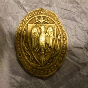 NECESITO AYUDA CON ESTA MONEDA DE ORO 965767694